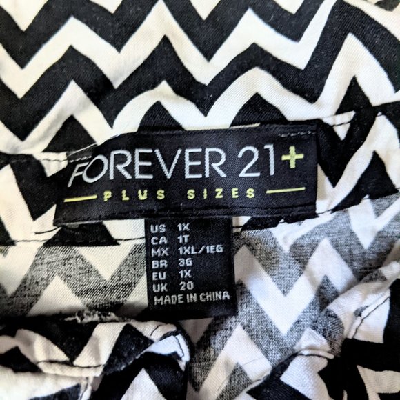 Forever 21 + Plus Size Black and White Chevron Print Utility Shirt Dress 1X - Picture 3 of 5